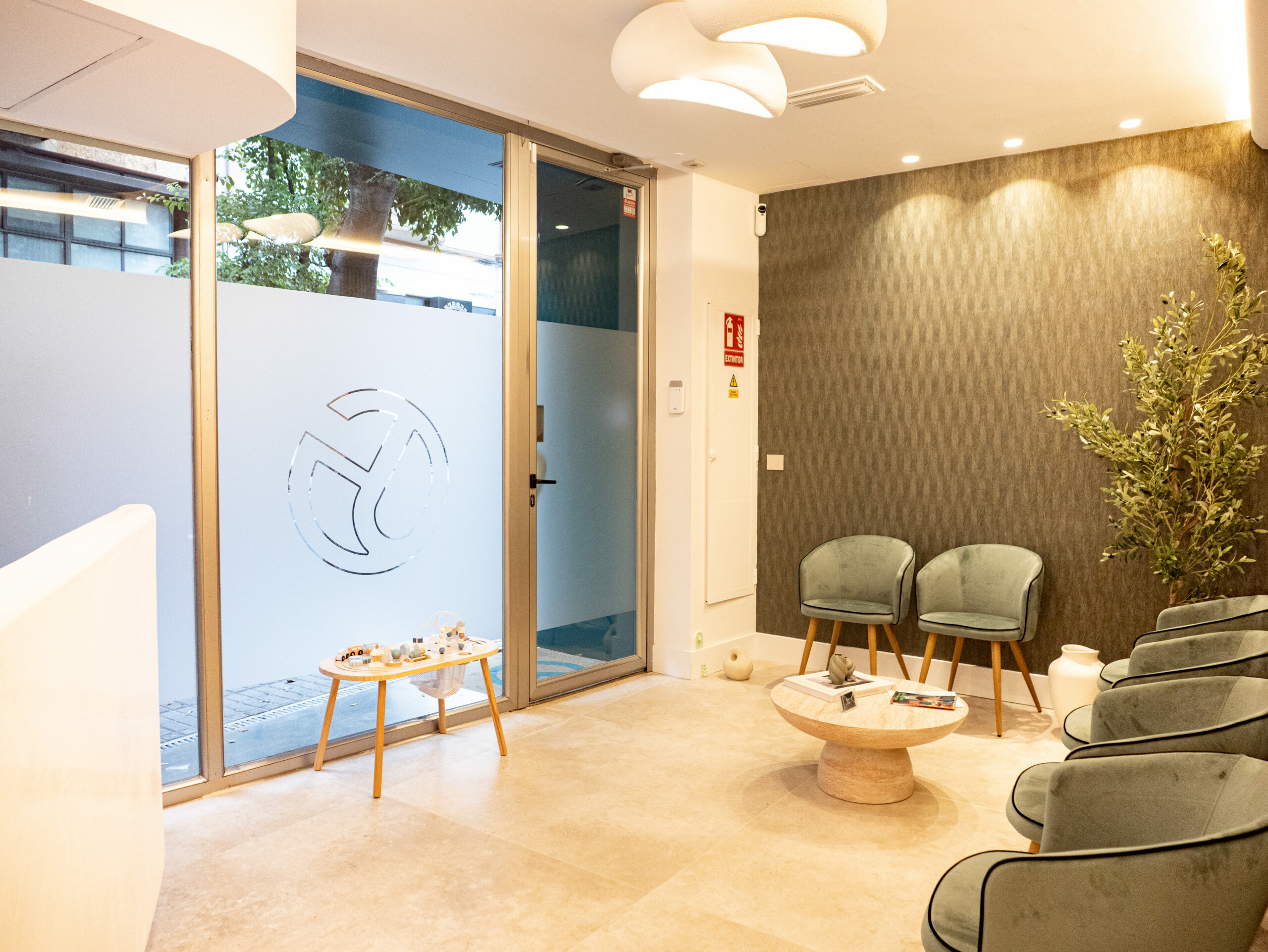 clinica dental jaen Dr Jesús García Merino Dentista implantes implantologia innovación